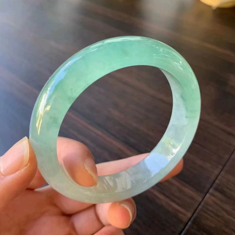 Light ice jade for girls, Burm - Lighting review and price